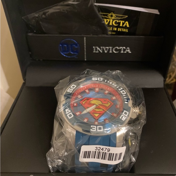 Superman Invicta, new still in the box, never been worn - Picture 1 of 3